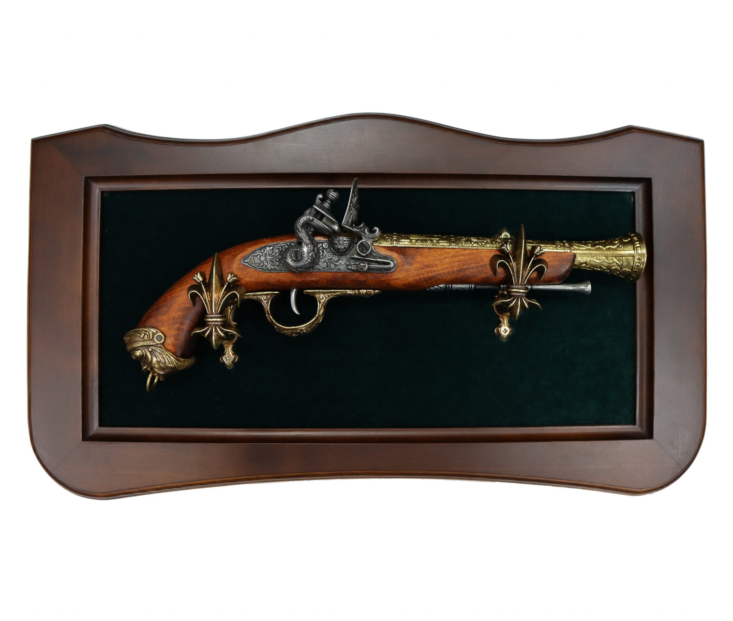 pistolet-kremnevyy-latun-italiya-xviii-vek-na-barhatnom-panno-1